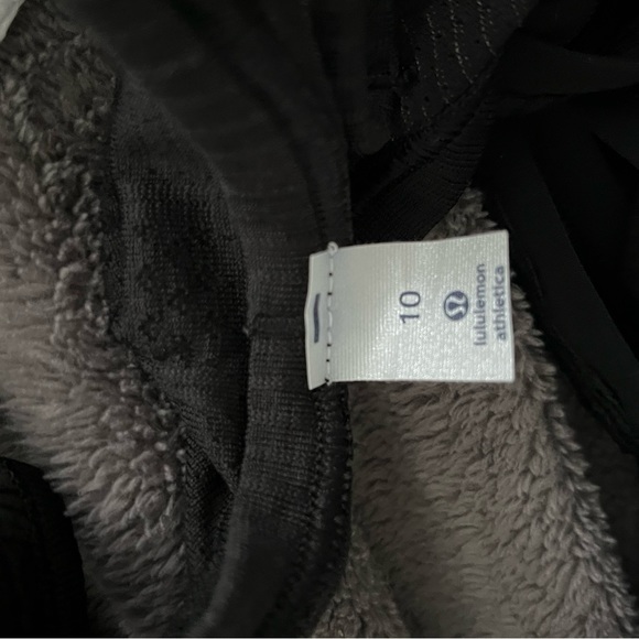 Black Lululemon tank top size 10 - Picture 3 of 3